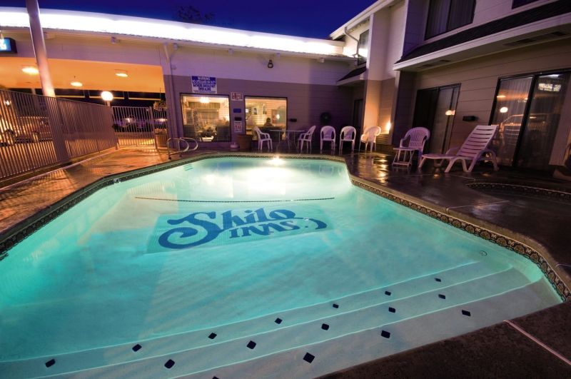 Days Inn & Suites By Wyndham Кейнаб Екстериор снимка